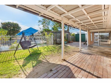 5 Pearl Key, Broadbeach Waters QLD 4218 - House For Rent | Domain - Photo 2