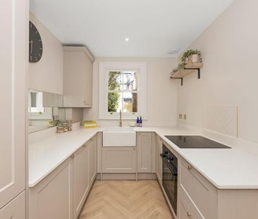 2 bedroom ground floor flat to rent - Photo 2