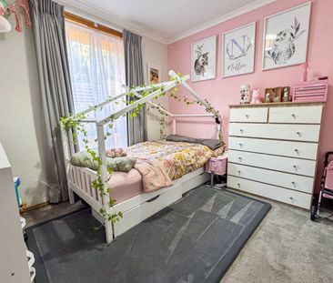 Refreshed Two-Bedroom Unit Just a Short Walk from Pakenham Main Street - Photo 6