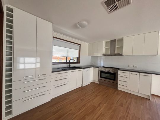 Comfortable Family Home in West Wodonga - 27 Campbell Street - Photo 1