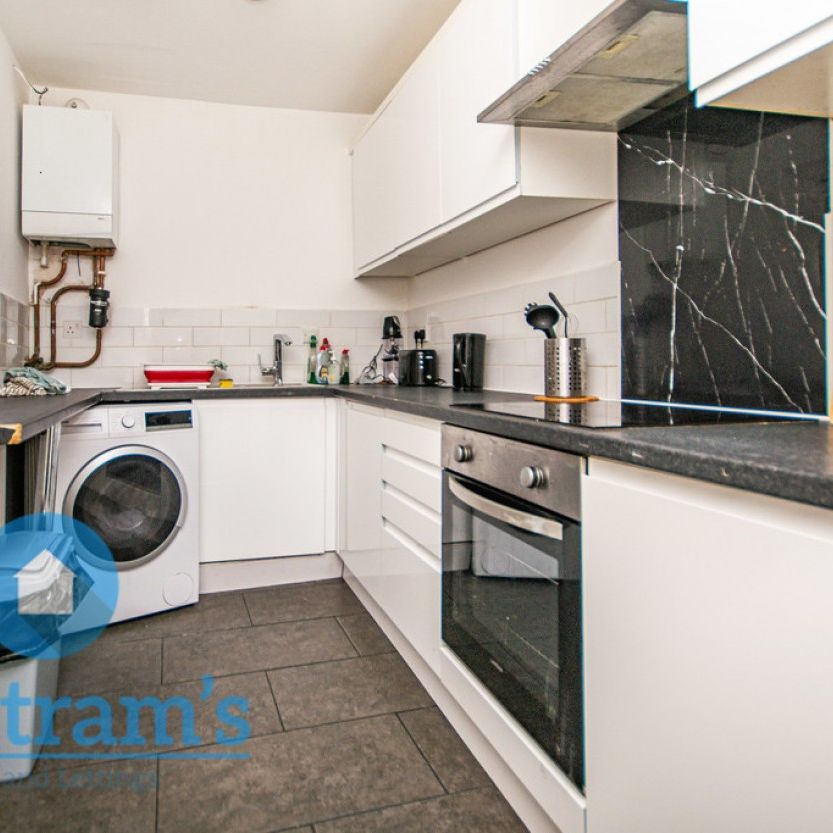 4 bed Apartment for Rent - Photo 1
