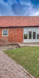 LET PRIOR TO MARKETING 3 Bedroom family home in a desirable location - Photo 3