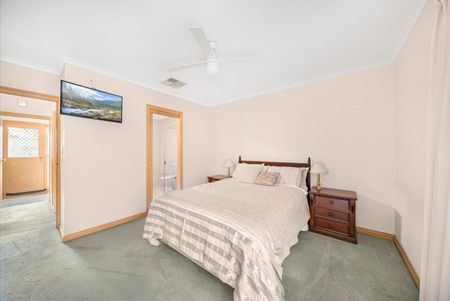 2/10 Raynes Park Road, HAMPTON, VIC - Photo 2