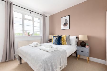 2 Bed Flat, Hamlet Court, W6 - Photo 4