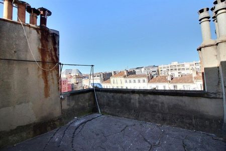 MARSEILLE 13005. CHAVE/CAMAS. Appartement en duplex de 55² + terrasse - Photo 4