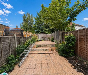 2 Bedroom Maisonette - Garden To Let - Photo 5