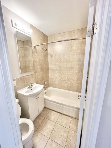 For Lease - 11 Thirty Third Street Unit# 304, Toronto, Ontario - Photo 5