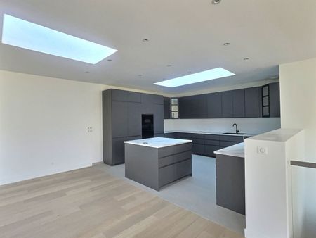 Location Maison 7 pièces 266m² - Photo 4