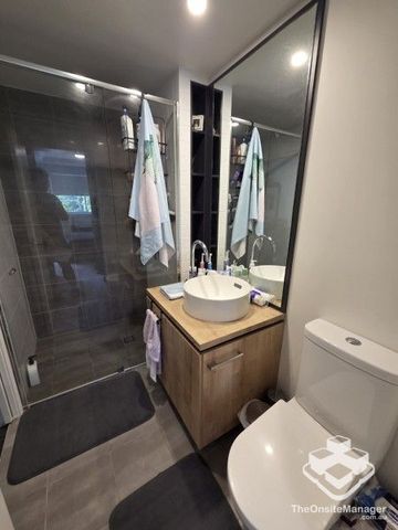 Stylish & Spacious 1 bedroom next to Brisbane River - Photo 4