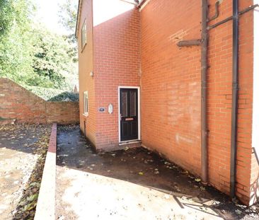 2 bedroom ground floor flat to rent - Photo 1