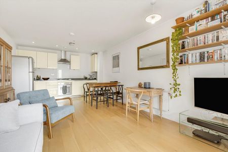 2 bedroom flat to rent - Photo 2