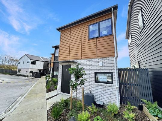 MODERN TWO BED TWO BATH TOWNHOUSE - Photo 1