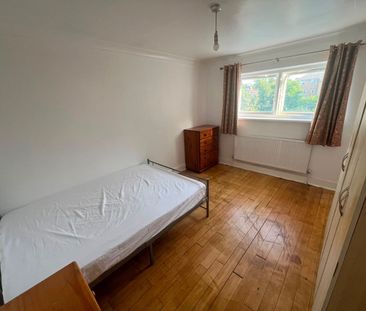 7 Bed Semi-Detached House, Bulstrode Road, TW3 - Photo 6