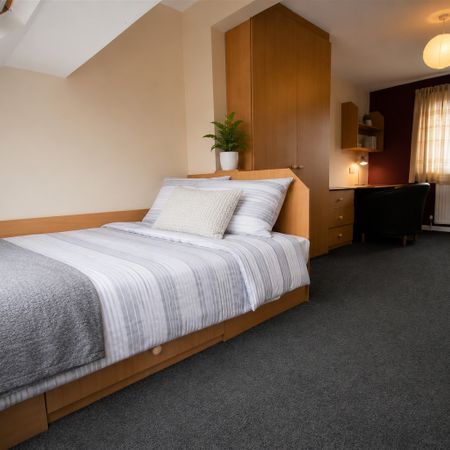6 bedroom semi-detached house to rent - Photo 3
