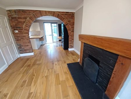 3 bedroom semi-detached house to rent - Photo 4