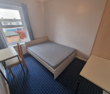 4 Bed Student Accommodation - Photo 2
