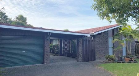 Single level home with 4 bedrooms and 2 Bathrooms - Photo 5