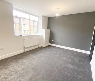 5 bedroom end of terrace house to rent - Photo 4