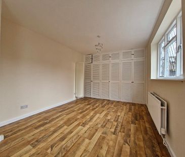 4 bedroom mid terrace to let - Photo 6