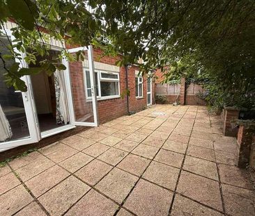 Broadlands Road, SO17 - Photo 2