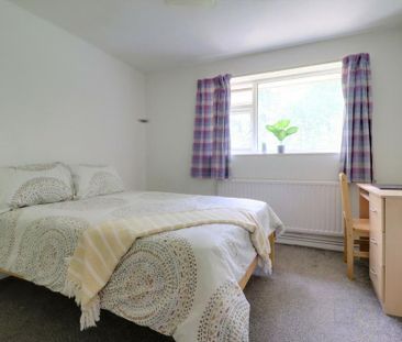 4 bedroom end of terrace house to rent - Photo 6