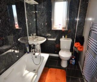 2 bedroom flat to rent - Photo 6