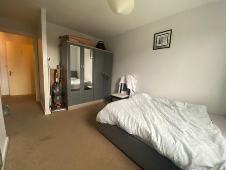 2 bedroom Flat To Let - Photo 4
