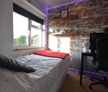 3 bedroom end of terrace house to rent - Photo 6