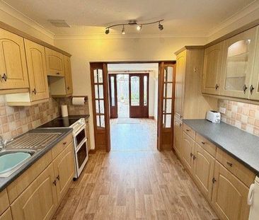 2 bedroom semi-detached bungalow to rent - Photo 2