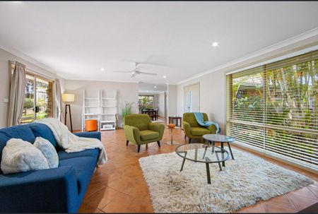 Spacious Secluded Villa - Photo 2