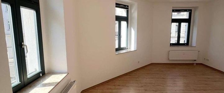 3 Zimmer I modernes Tageslichtbad mit Wanne I offene Küche mit Einbauküche I Abstellraum - Photo 1