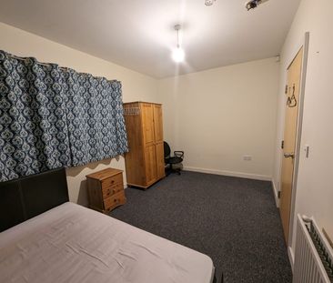 Room in a Shared House, Manchester, M15 - Photo 1