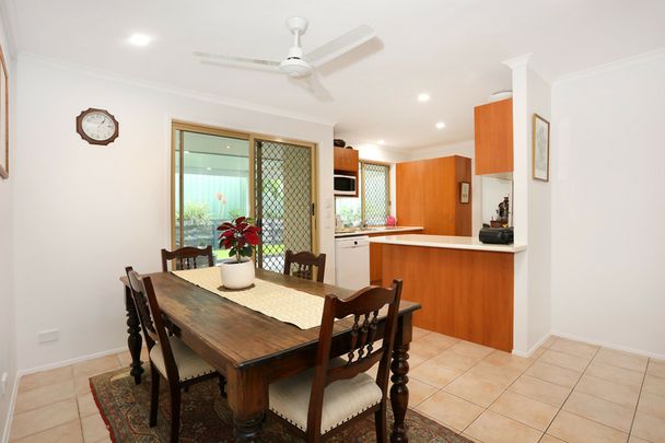 FAMILY HOME INCLUDING LAWN MAINTENANCE AND POOL SERVICE - Photo 1