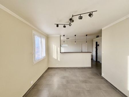 APPARTEMENT T2 A LOUER A ROANNE - HALAGE - Photo 2
