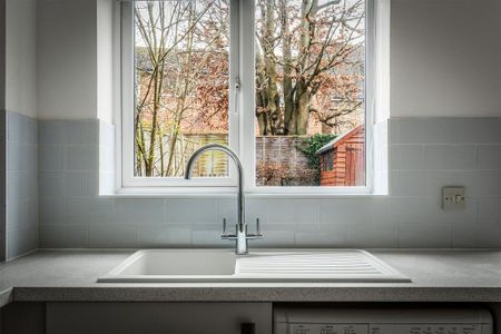 2 bedroom terraced house to rent - Photo 2