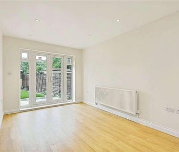 Crowther Avenue, Brentford, TW8 - Photo 1