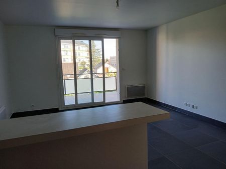 Location Appartement 2 pièces 48m² ST ANDRE LES VERGERS 10120 - Photo 2