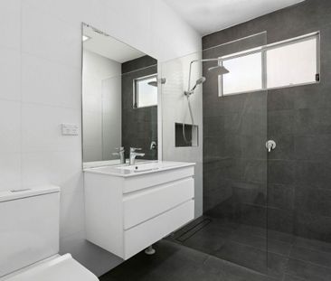 3 Bedroom Home in Roselands - Photo 5