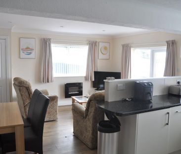 2 bedroom ground floor flat to rent - Photo 3