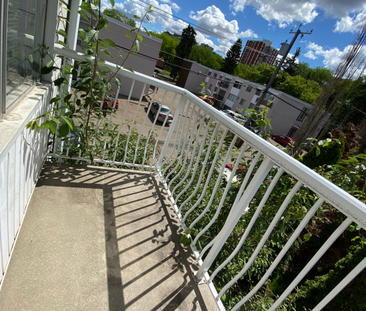 Style Manor - Photo 3