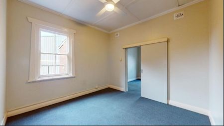 Charming 2 Bedroom Home in a Convenient Location - Photo 5