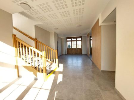 Location Appartement 4 pièces 74m² LOUVIERS 27400 - Photo 3