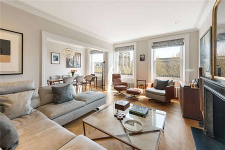 Exceptional triplex penthouse comprising of five bedrooms and two receptions, overlooking Redcliffe Square. - Photo 4