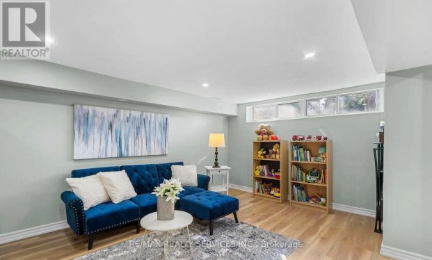 5 AVONDALE BOULEVARD S - Photo 1