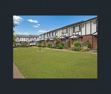 Quality 3 bedroom townhouse in a great estate - Photo 3