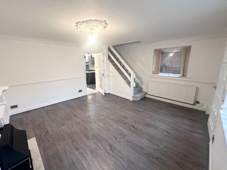 3 Bed Semi-Detached House, Wheatley Drive, NG4 - Photo 2