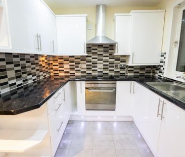 3 bedroom flat to rent - Photo 1