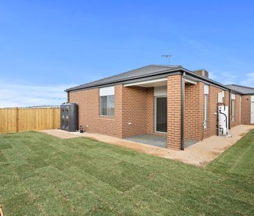 17 Stevie Road, Sunbury VIC 3429 - Photo 5
