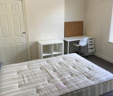 6 bedroom terraced house to rent - Photo 2