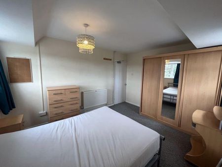 4 bedroom apartment to rent - Photo 5